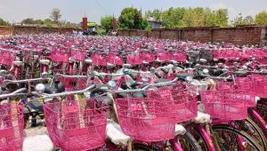 कपिलवस्तुमा छात्रालाई साइकल वितरण