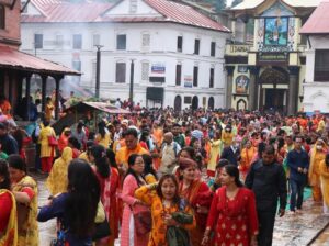 साउनको पहिलो सोमबार : पशुपतिनाथसहित देशभरका शिवालयमा भक्तजन