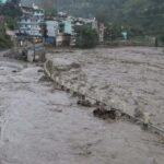 बाढीपहिरोबाट असुरक्षित सडक, १० वटा सडक पूर्ण रूपमा अवरुद्ध