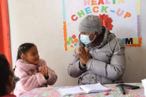 वसन्त पञ्चमीको पूर्वसन्ध्यामा नेस्ट मेन्टेश्वरी चिल्ड्रेन हाउसका विद्यार्थीको स्वास्थ्य परीक्षण