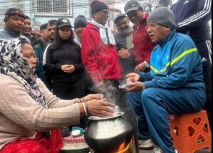 विराटनगरमा भक्का खादै प्रचण्ड