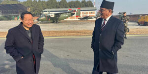 ओलीको जन्मथलो हिँडे प्रचण्ड, साथमा वर्षमान