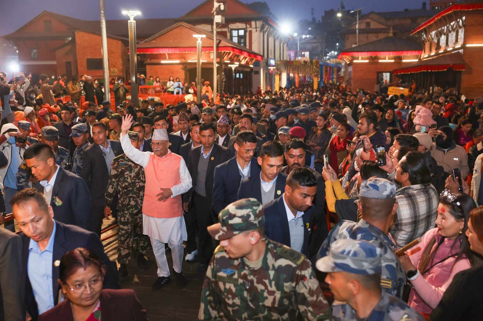 प्रधानमन्त्री र मन्त्री पशुपतिमा