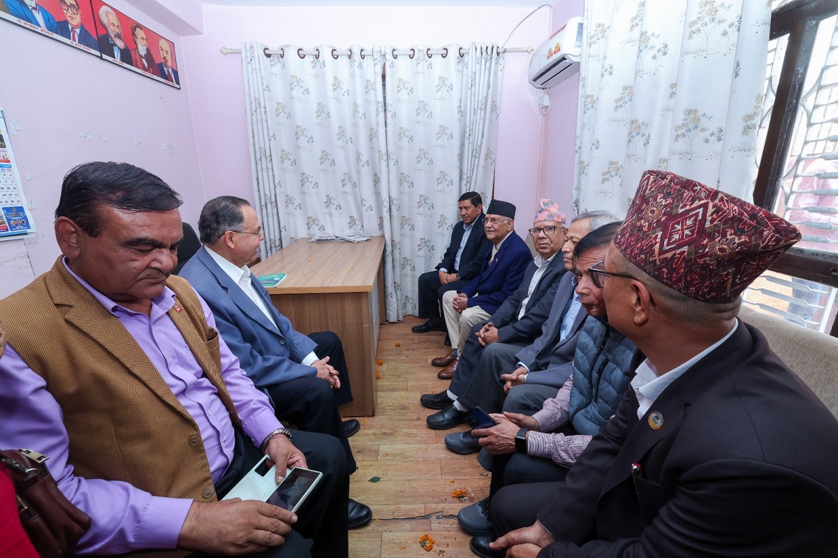 एकीकृत समाजवादीको कार्यालयमा ओली