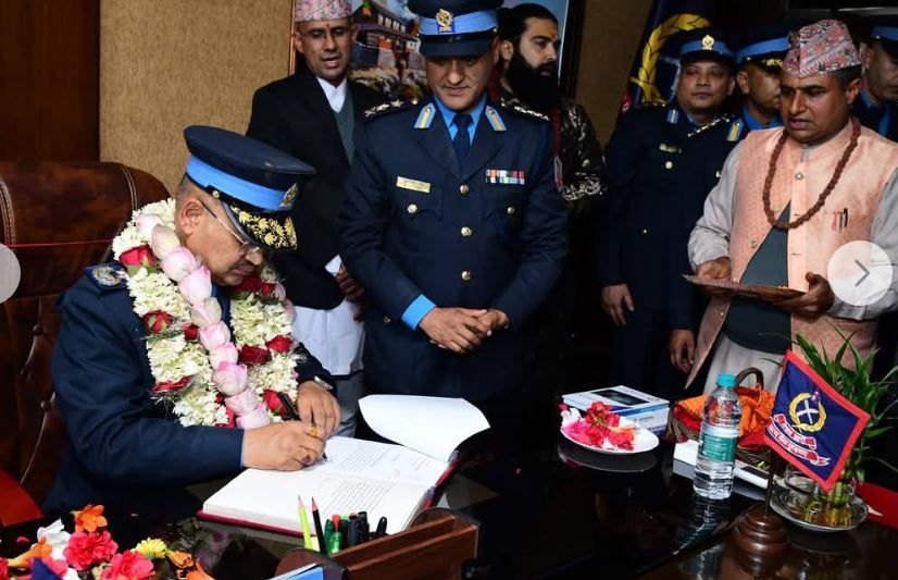 आईजीपी दीपक थापाबाट पदभार ग्रहण