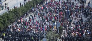 राजावादीको प्रदर्शन तनावपूर्ण, तीनकुनेमा झडप