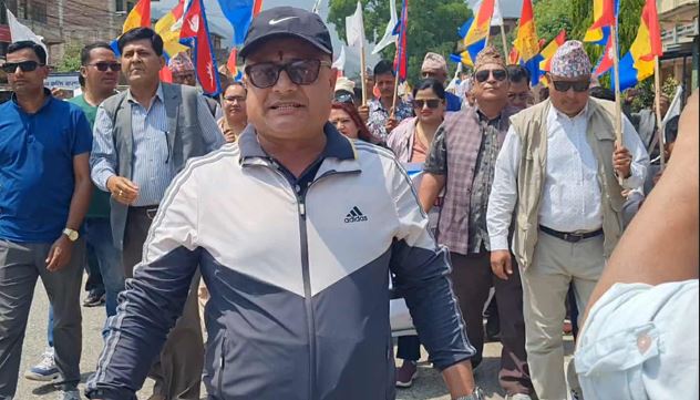 राप्रपा नुवाकोटले विभिन्न माग राख्दै प्रमुख जिल्ला अधिकारीलाई बुझायो ज्ञापनपत्र