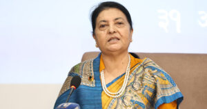 प्रदर्शनकारीले जलाए पूर्वराष्ट्रपति विद्या भण्डारीको घर