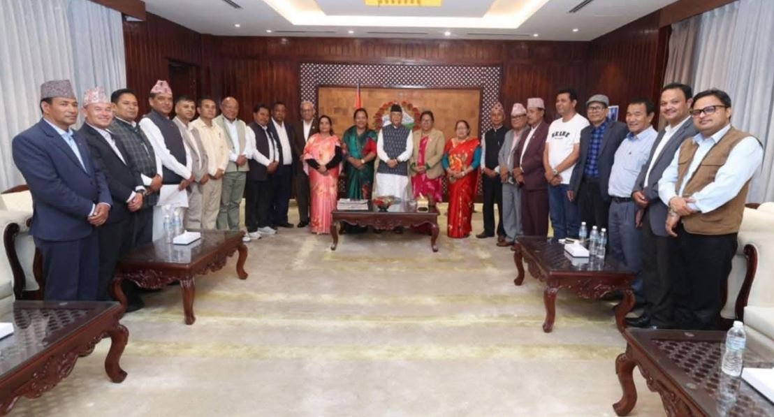 कर्णालीका केन्द्रीय सदस्यलाई ओलीले भने : विद्या भण्डारीको कुरा ‘पार्टीमा देखाइएको हावाको झोक्का’ हो, सचेत हुनु