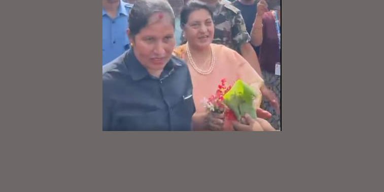 विद्यालाई वीरगन्जमा ५१ किलोको माला