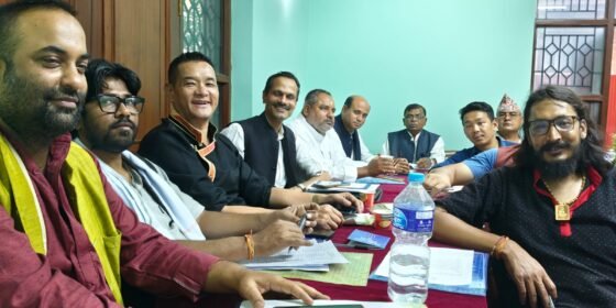 मुक्ति पार्टीका नेताले लिए बज्जिकादेखि मगहीसम्मका भाषामा शपथ, लाए आफ्नै भेषाभुषा