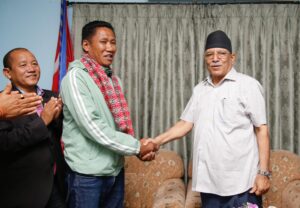 एमाले परित्याग गरी मालबहादुर बुढा माओवादी केन्द्रमा प्रवेश