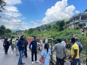 धादिङको धार्के सडकमा लगाइयो तारबार