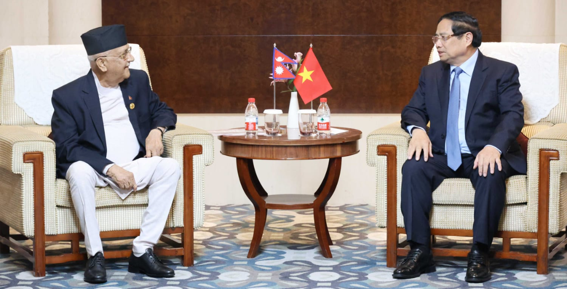 चीन भ्रमणमा रहेका प्रधानमन्त्रीले भेटे भियतनामका प्रधानमन्त्री, ओलीलाई दिए घुम्न आउन निम्तो