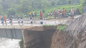 रामेछापमा बाढीले बगायो पक्की पुल