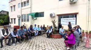 शिक्षक महासंघले दियो एमालेको मुख्यालयमा धर्ना