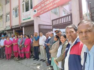 शिक्षक महासंघले दियो जसपा नेपालको कार्यालयमा धर्ना