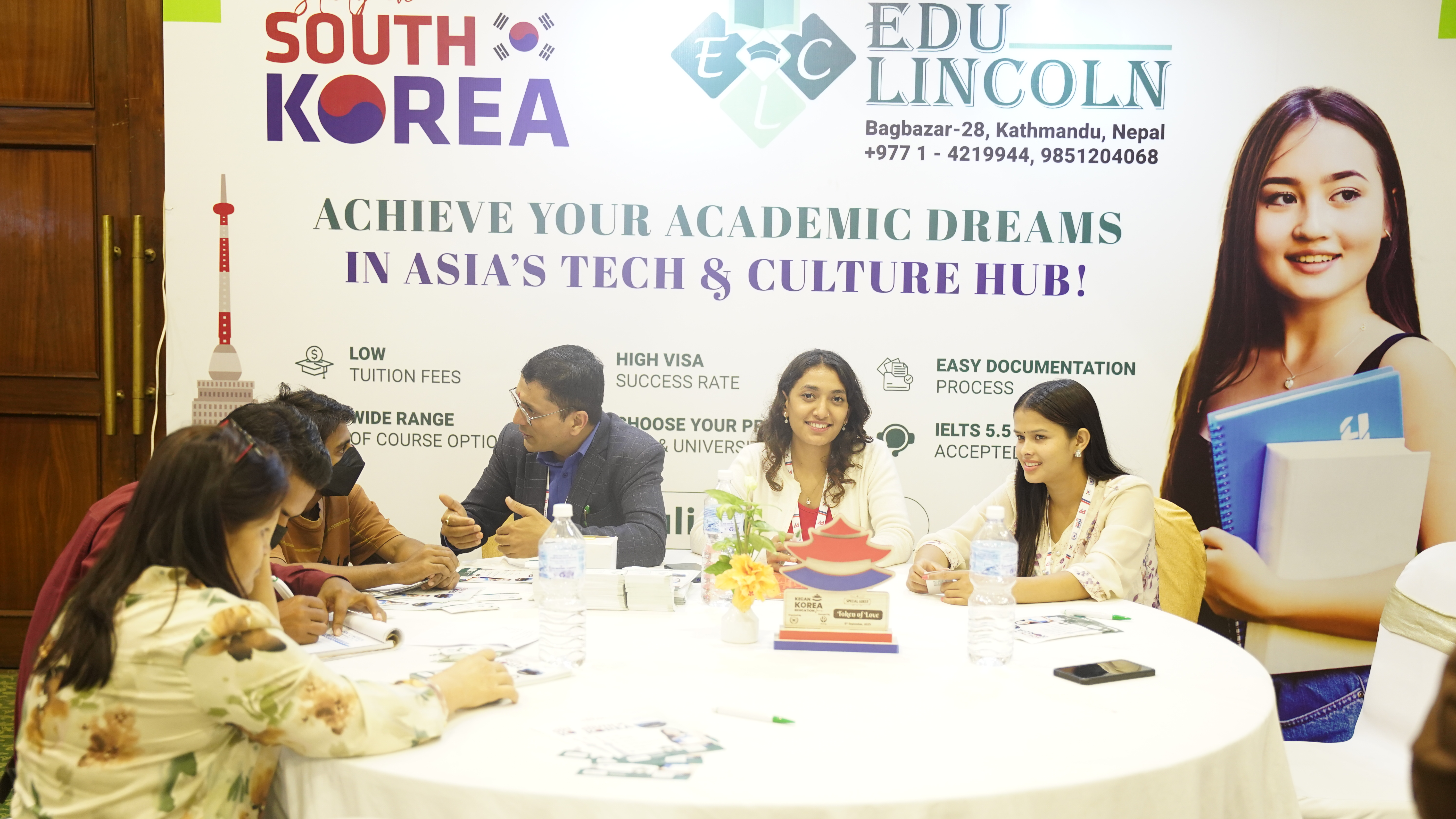 विद्यार्थीले पाए एकै ठाउँमा परामर्श