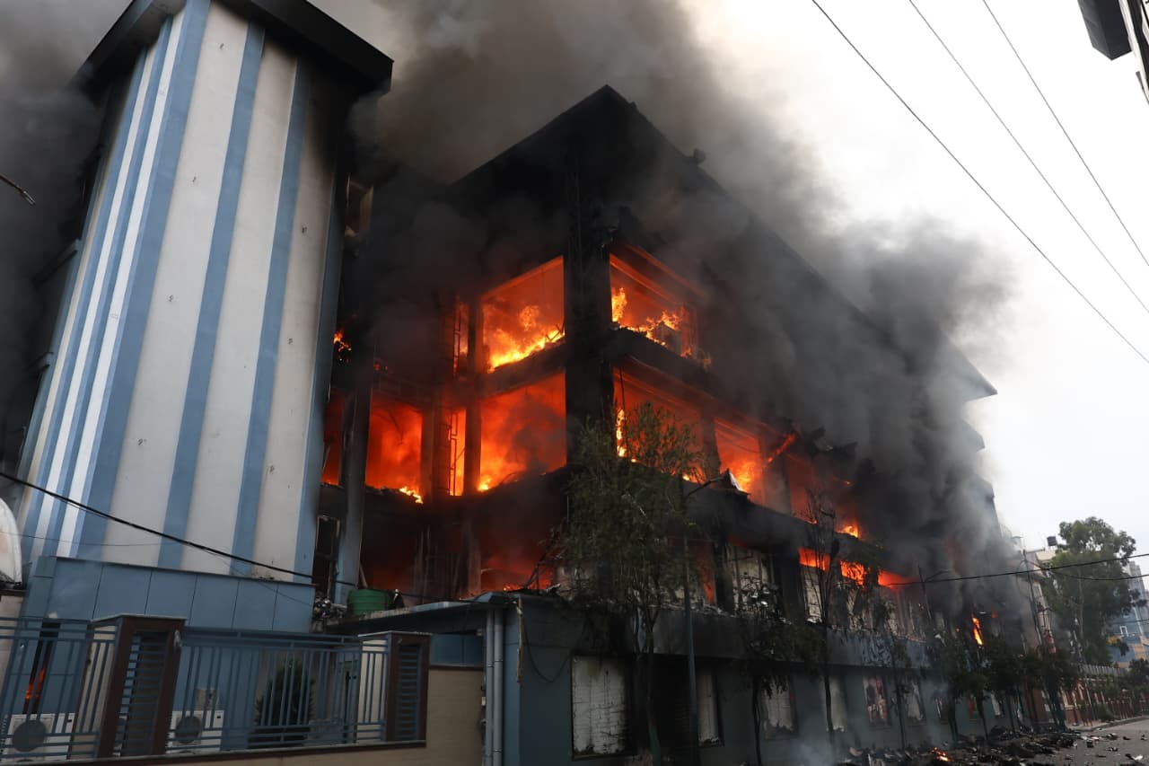 प्रचण्डसहित १९ माओवादी नेताको घरमा जेनजीका नाममा लाग्यो आगो [कुन नेताको घरमा कति क्षति?]