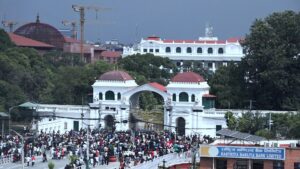 सिंहदरबार र संसद भवनमा छिरे प्रदर्शनकारी, संवेदनशील क्षेत्र सुरक्षाकर्मीको नियन्त्रण बाहिर