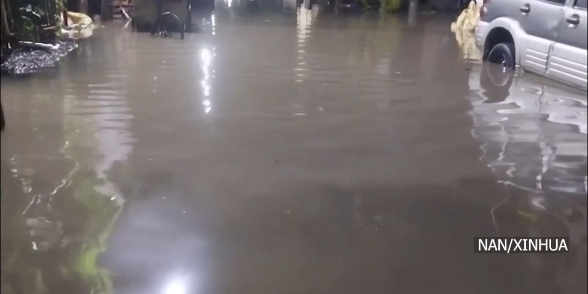 कोलकातामा वर्षाको समयमा करेन्ट लागेर कम्तीमा १० को मृत्यु