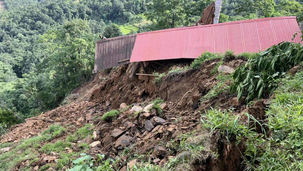भीषण वर्षाका कारण पर्वतमा ६ घर भत्किए, १० घर उच्च जोखिममा