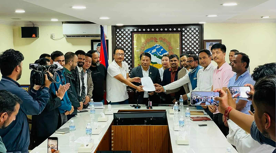 विद्यार्थीमैत्री शिक्षा ऐन माग्दै १७ विद्यार्थी संगठनले बुझाए कार्यवाहक प्रधानमन्त्रीलाई ज्ञापनपत्र