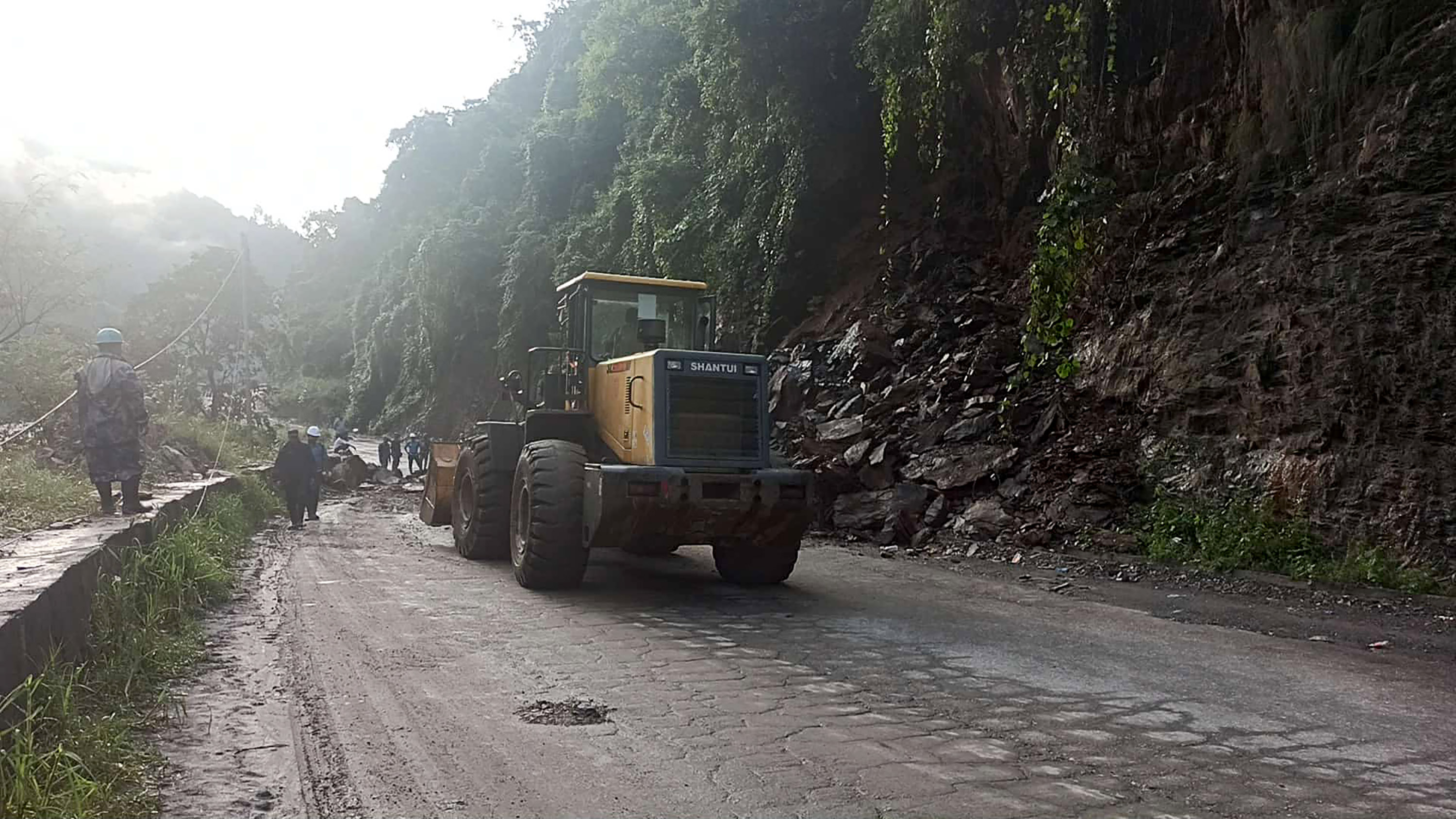 नागढुङ्गा–नौबिसे सडक बुधबारदेखि दैनिक पाँच घण्टा बन्द हुने