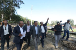 मन्त्री घिसिङद्वारा सिरहा र धनुषा जोड्ने कमला नदीमा निर्माणाधीन पुलको अनुगमन