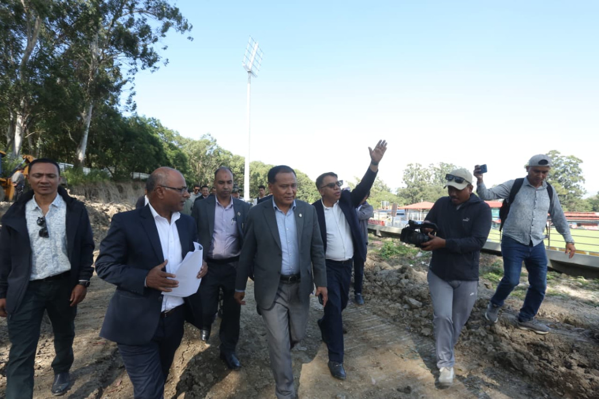 मन्त्री घिसिङद्वारा सिरहा र धनुषा जोड्ने कमला नदीमा निर्माणाधीन पुलको अनुगमन