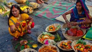 महोत्तरीका किसान उखु पेलेर दीपावली–छठ खर्च जुटाउँदै