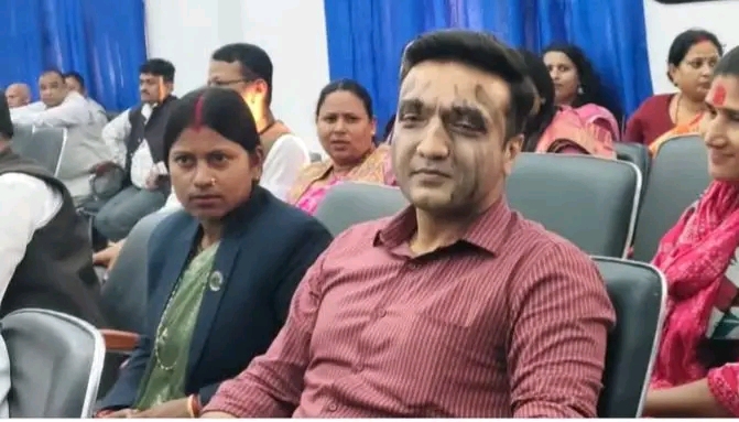 माओवादी सांसदद्वारा आफ्नै अनुहारमा मोसो प्रहार