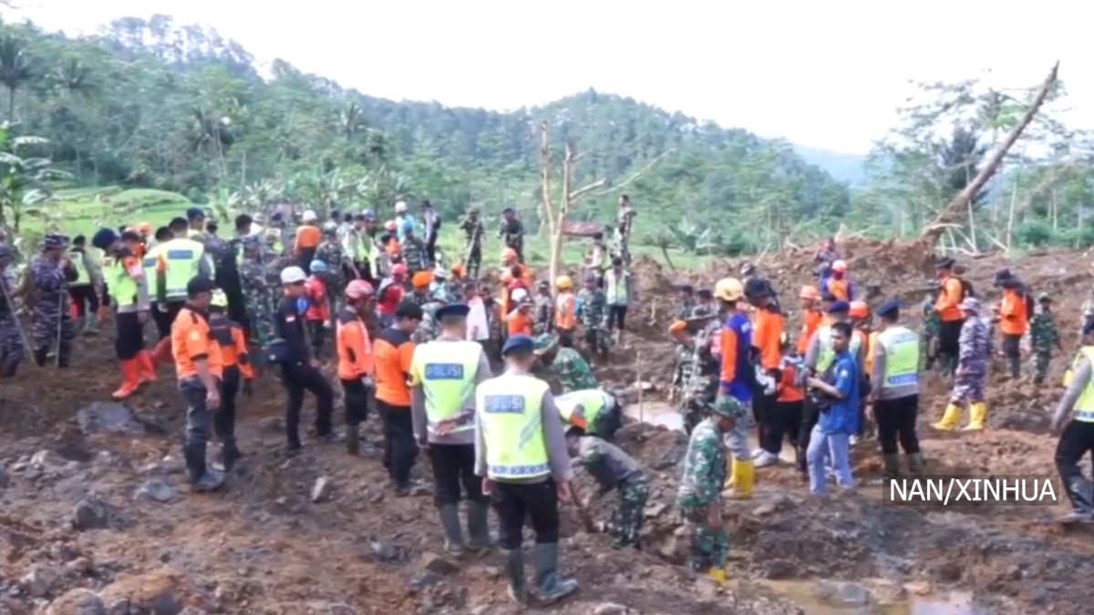 इण्डोनेसियामा पहिरोमा परी १० जनाको मृत्यु, १८ बेपत्ता