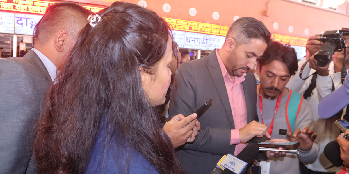 सञ्चारमन्त्रीद्वारा गोँगबु बसपार्कमा निःशुल्क इन्टरनेट सेवा शुभारम्भ