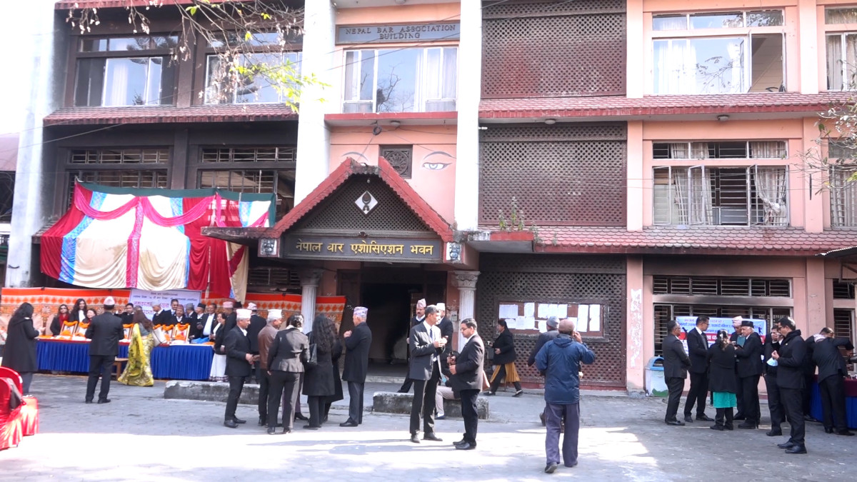 सर्वोच्चलाई कानून व्यवसायीहरुको आग्रह : प्रतिनिधि सभा पुनःस्थापनासम्बन्धी मुद्दा छिटो निर्क्यौल गरियोस्