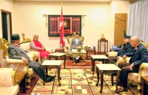 प्रधानमन्त्रीसँग संवादमा बस्दै ओली, देउवा र प्रचण्ड