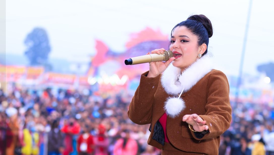 समीक्षाका गीतमा झुमे दर्शक