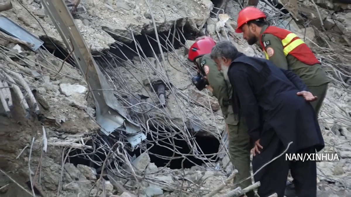 पाकिस्तानको कराँचीस्थित सपिङ महलमा लागेको आगलागीमा मृत्यु हुनेको संख्या ६७ पुग्यो