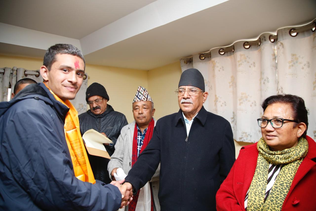 विभिन्न पार्टी परित्याग गर्दै ५२ युवा नेपाली कम्युनिष्ट पार्टीमा प्रवेश