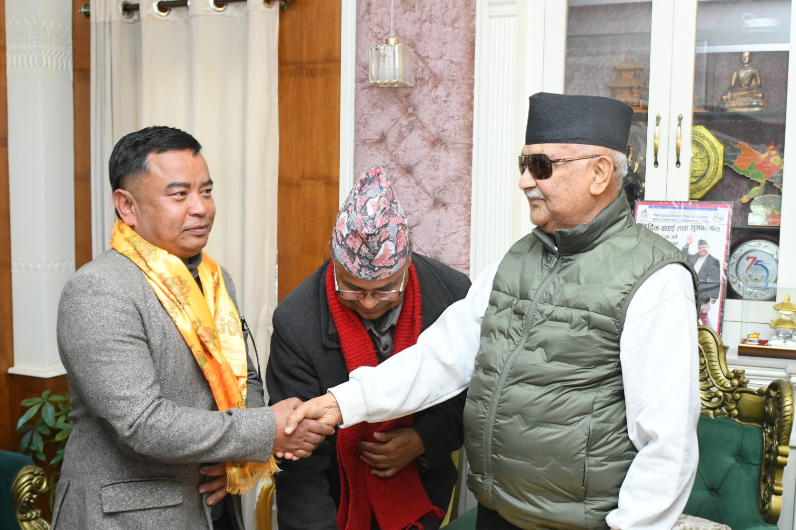 तत्कालीन माओवादी केन्द्र काठमाडौँ महानगर कमिटीका अध्यक्ष एमालेमा प्रवेश