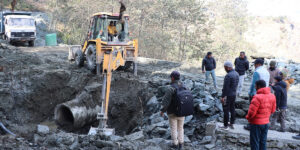 माटो मिसिएको गिट्टी प्रयोग गरेर गरिएको थियो ढलान, जनप्रतिनिधिले भत्काइदिए