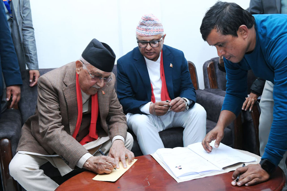 एमाले अध्यक्ष ओलीद्धारा मनोनयन दर्ता