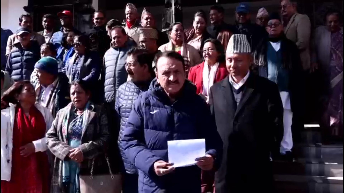 गगन थापालाई वैधानिक सभापति बनाएकोमा देउवा पक्ष रुष्ट,  आयोगको निर्णयविरुद्ध सर्वोच्च जाने