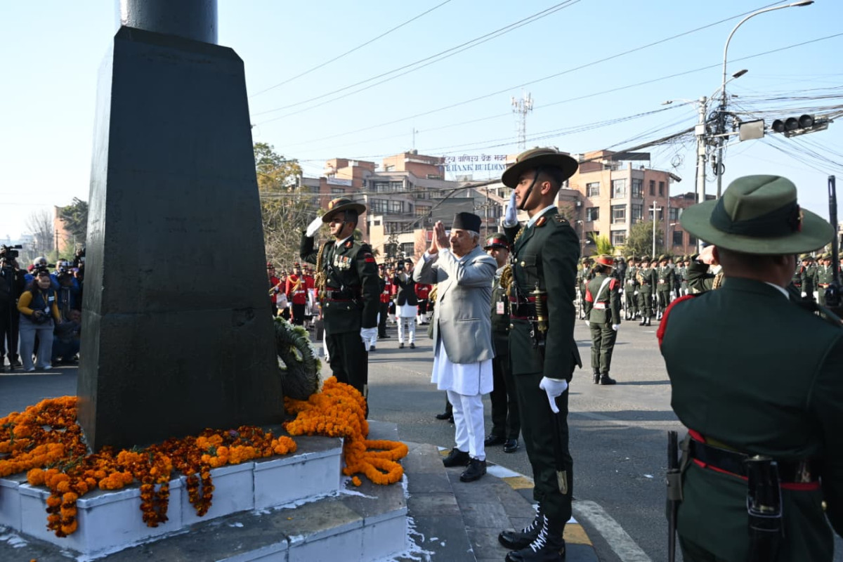 राष्ट्रपति पौडेलद्वारा पृथ्वीनारायण शाहको शालिकमा माल्यार्पण