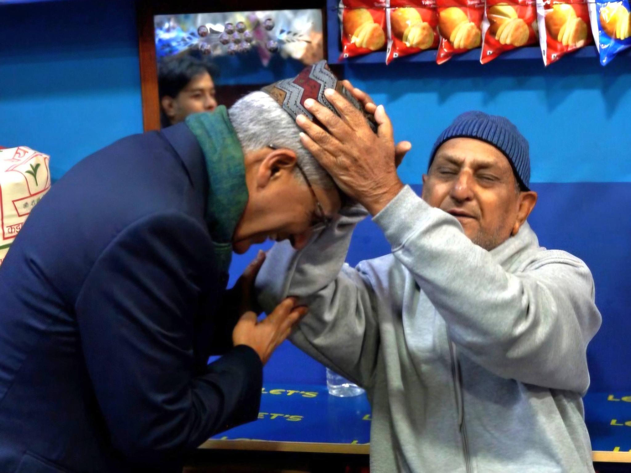 उम्मेदवारको पदचाप : घरदैलो पुगिरहेका रवीन्द्र मिश्र