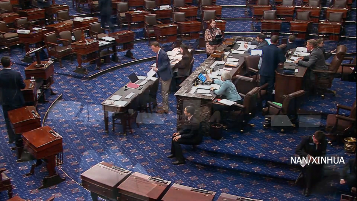 अमेरिकी सिनेटद्वारा बन्दको समयसीमाभन्दा केही घण्टा अगाडि कोष प्याकेज स्वीकृत, अझै पनि कोष अभाव हुने सम्भावना