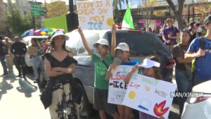 दक्षिणी क्यालिफोर्नियामा आइसिइ विरुद्ध प्रदर्शन