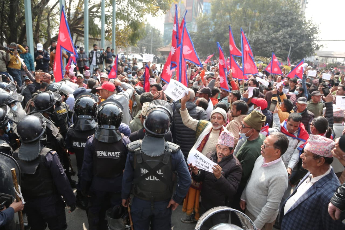 पूर्वराजा ज्ञानेन्द्रलाई स्वागत गर्न राजावादीहरुको भिड