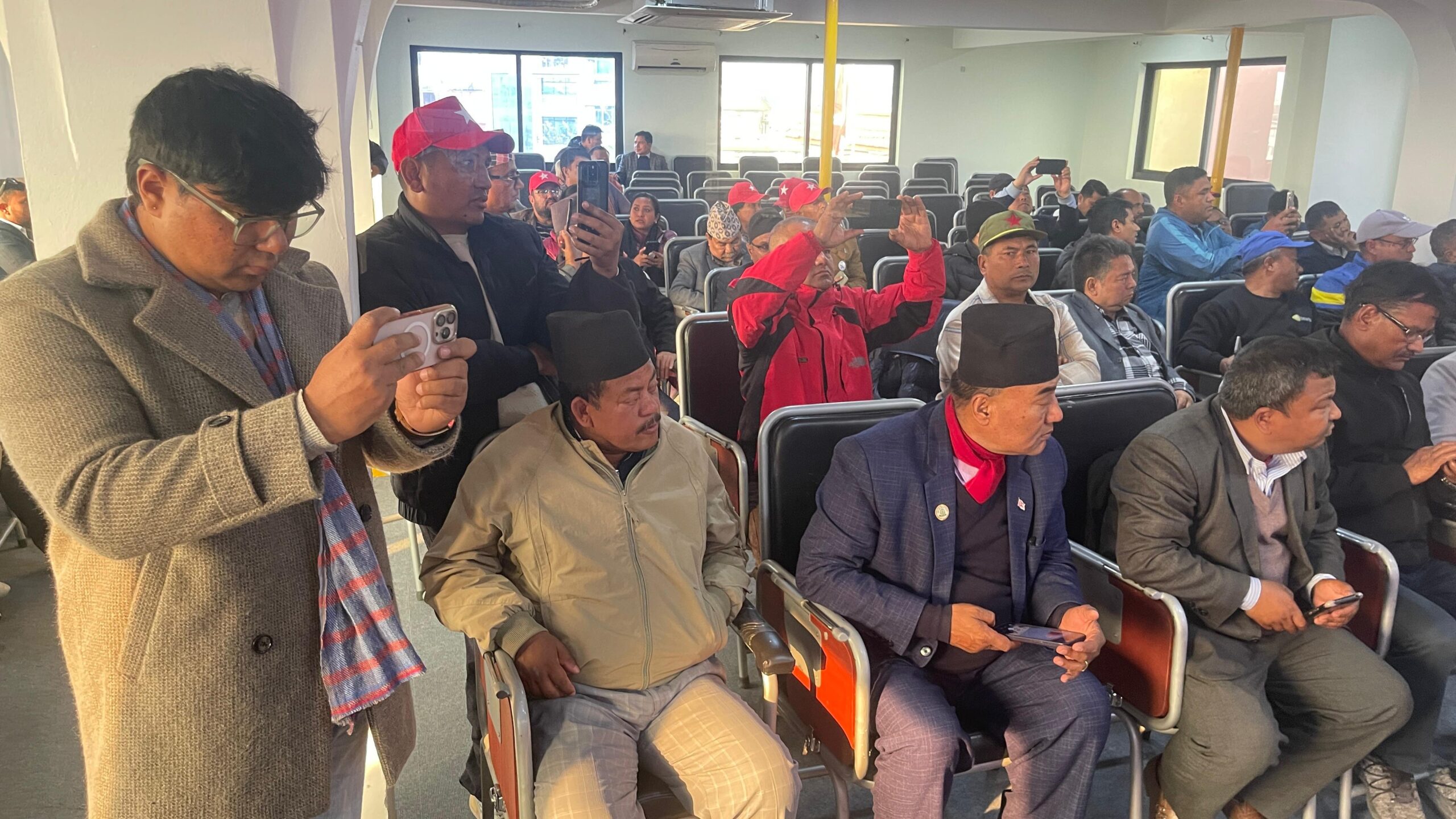 एमाले परित्याग गरी नेपाली कम्युनिष्ट पार्टीमा