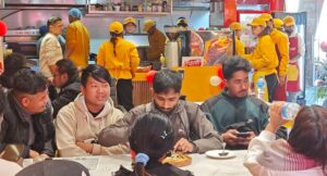 नेपाली स्वादलाई मुख्य आधार बनाएर खोलिएको ‘तुफानी पिज्जा’ औपचारिकरूपमा सञ्चालनमा